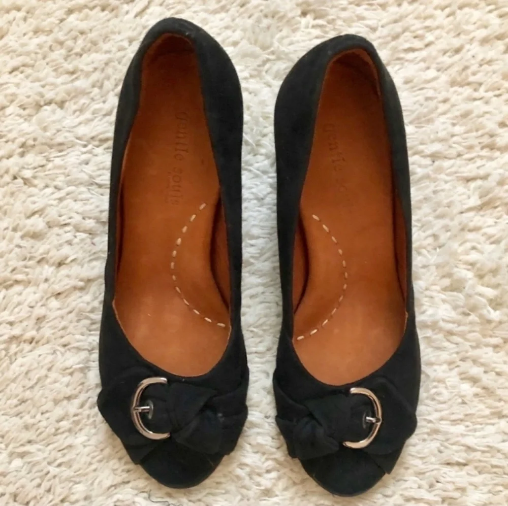 GENTLE SOULS Gabes Bow Black Suede Wedges Sz 8.5